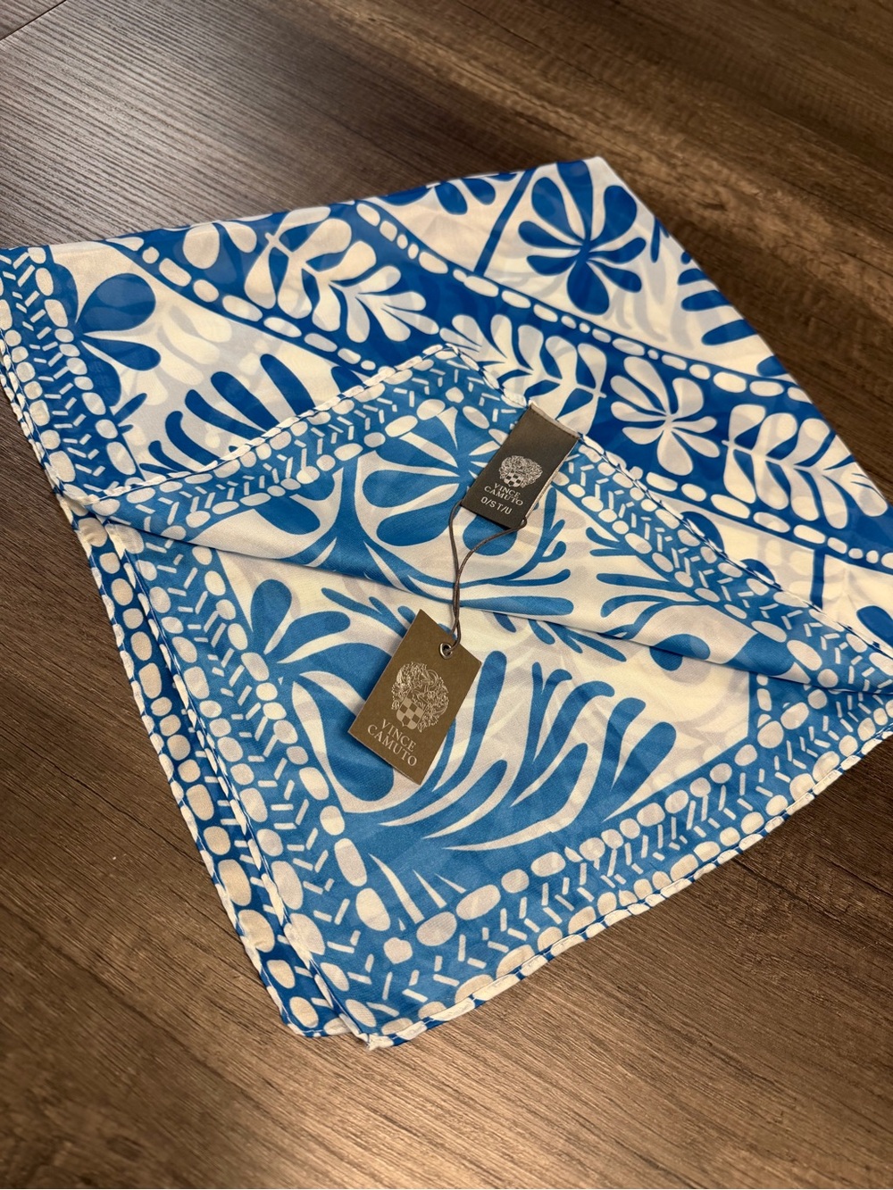Vince Camuto Blue and White scarf